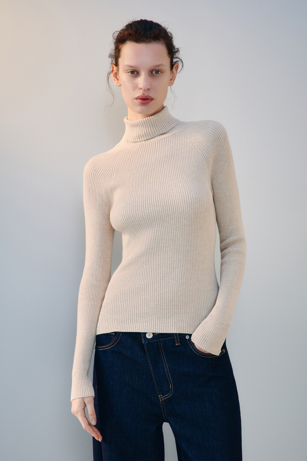 Водолазка вискозная в рубчик - цвет бежевый - 2