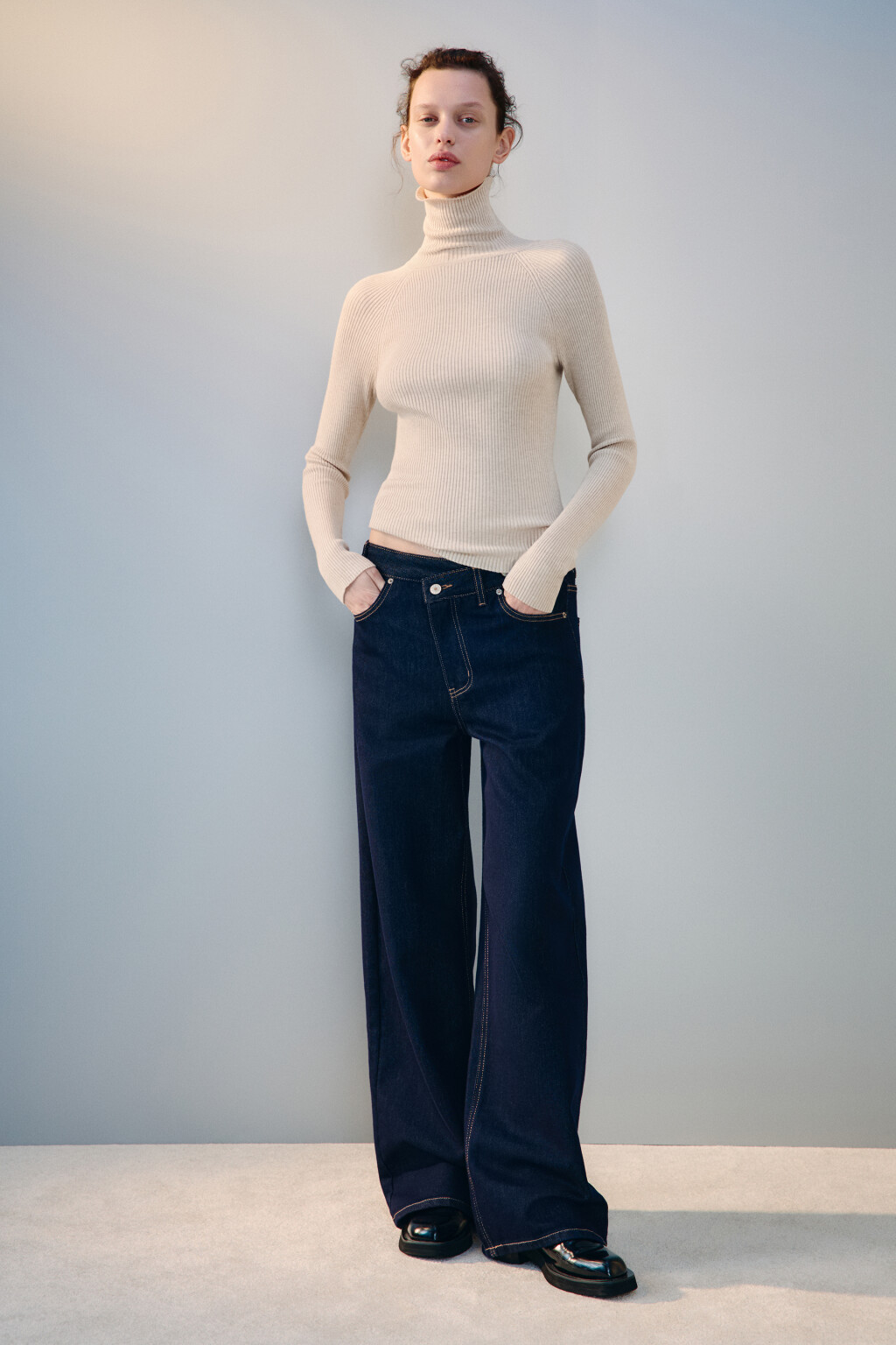 Водолазка вискозная в рубчик - цвет бежевый - 4