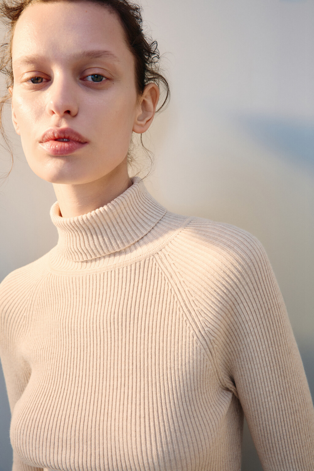 Водолазка вискозная в рубчик - цвет бежевый - 5