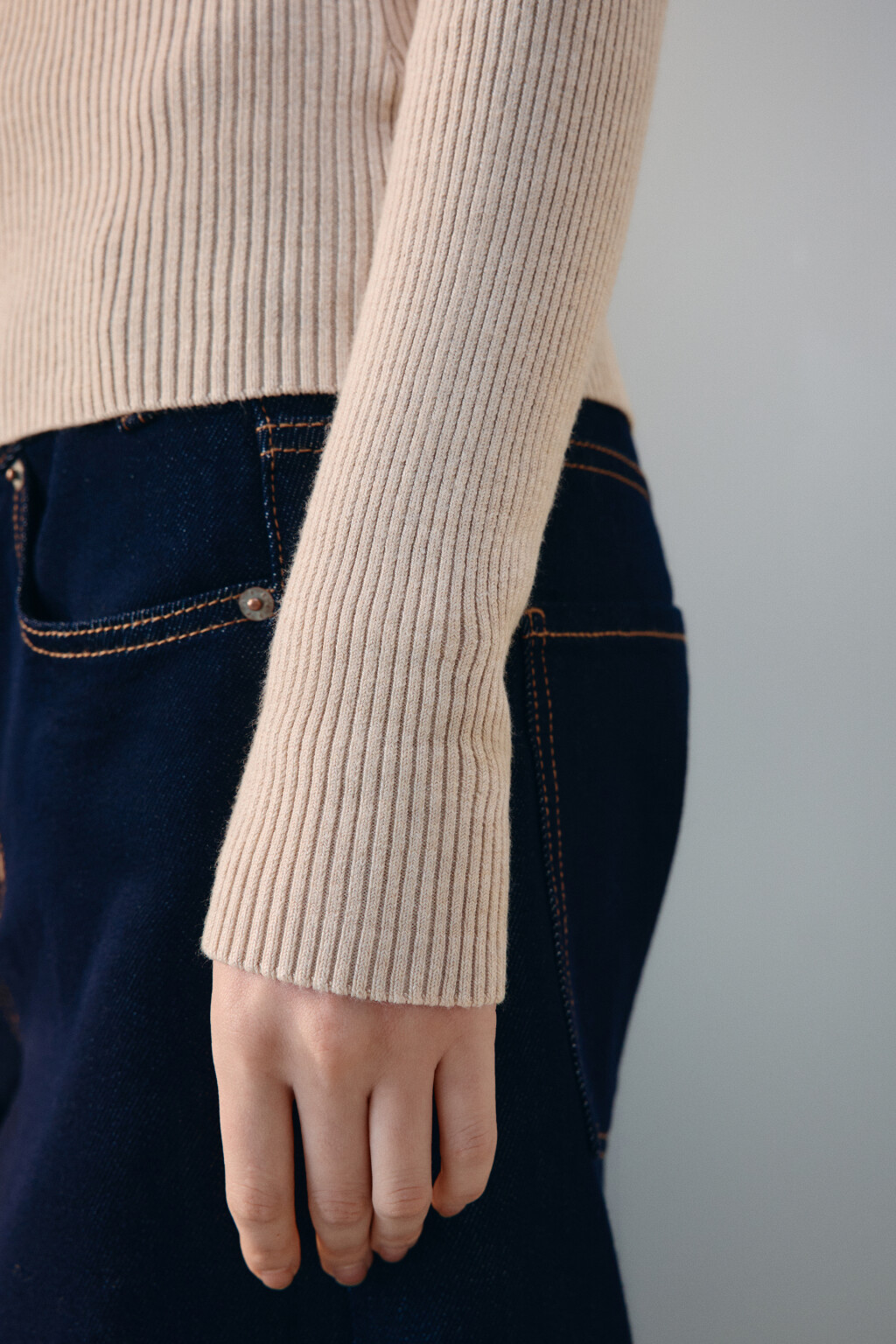 Водолазка вискозная в рубчик - цвет бежевый - 6