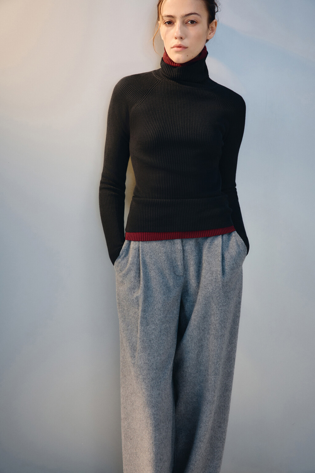 Водолазка вискозная в рубчик - цвет черный - 1