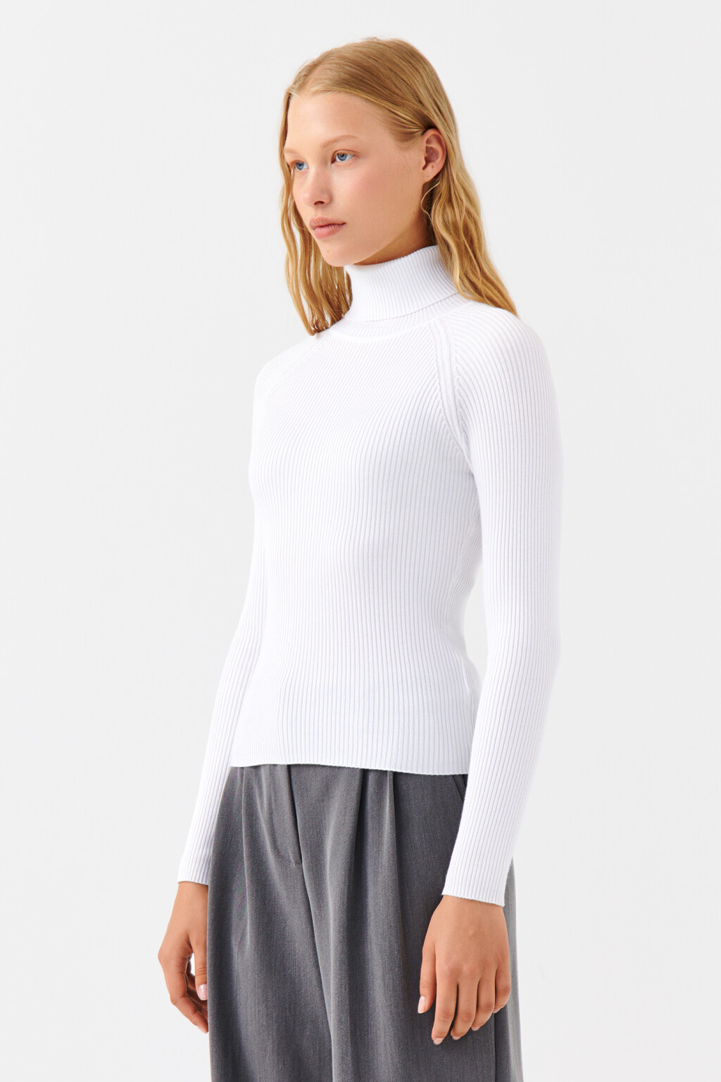 Водолазка вискозная с рукавами реглан - цвет белый - 2