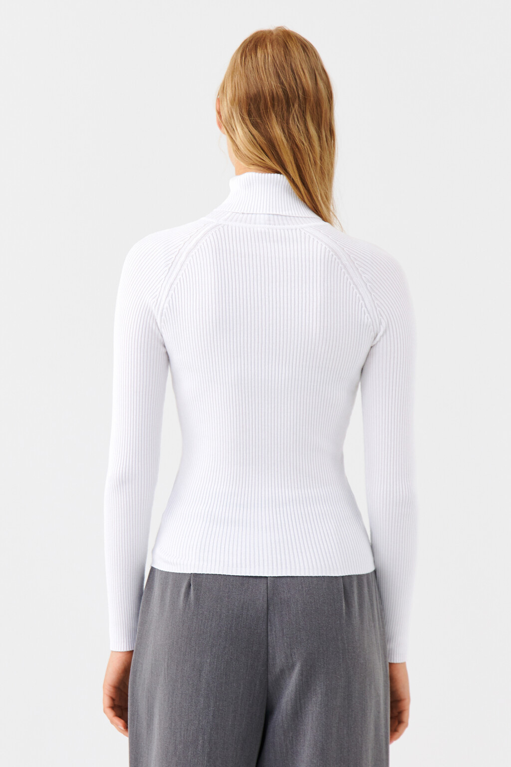 Водолазка вискозная с рукавами реглан - цвет белый - 3