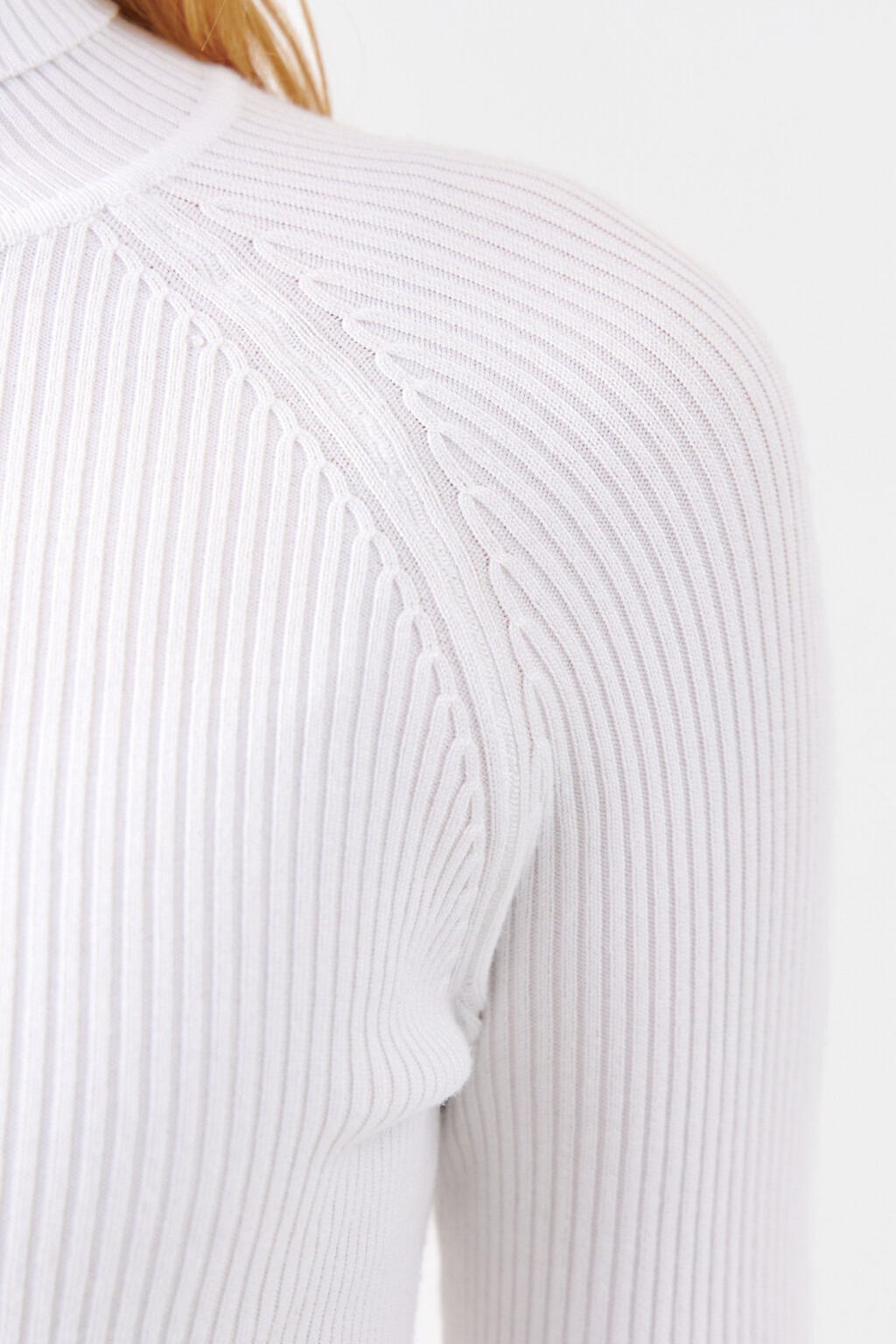 Водолазка вискозная с рукавами реглан - цвет белый - 6