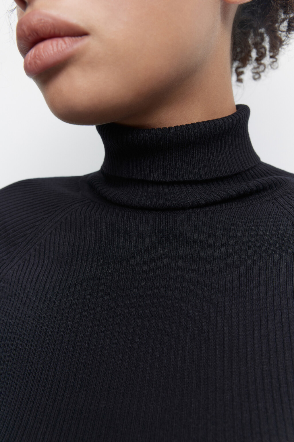 Водолазка GINA вискозная с рукавами реглан - цвет черный - 5