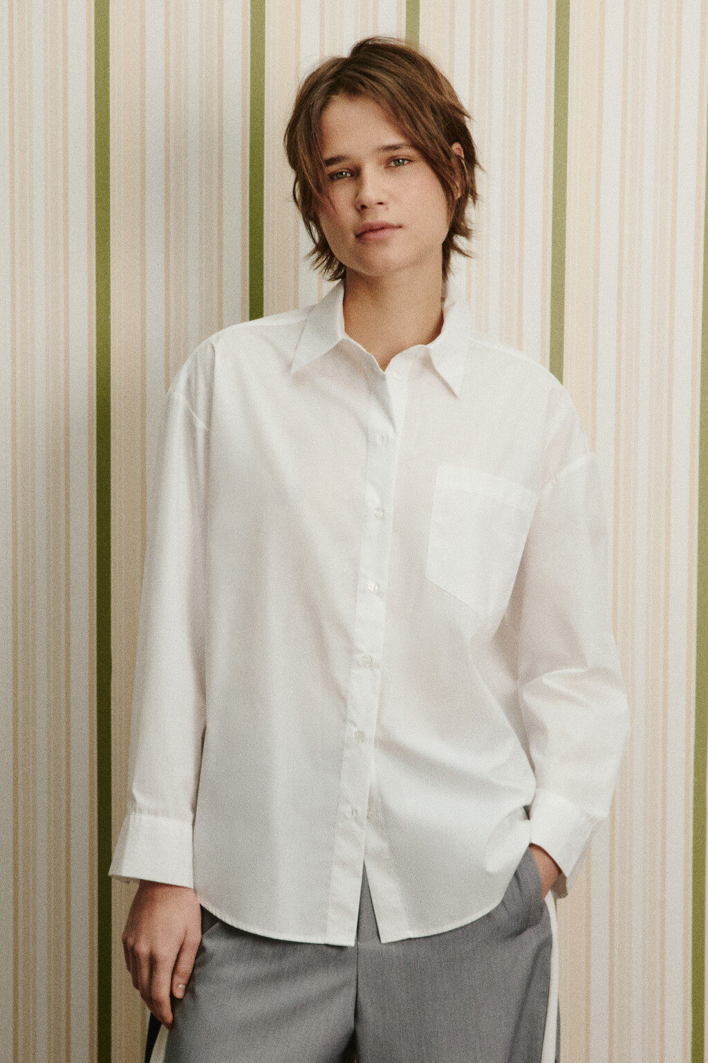 Рубашка oversize с карманом - цвет белый - 4