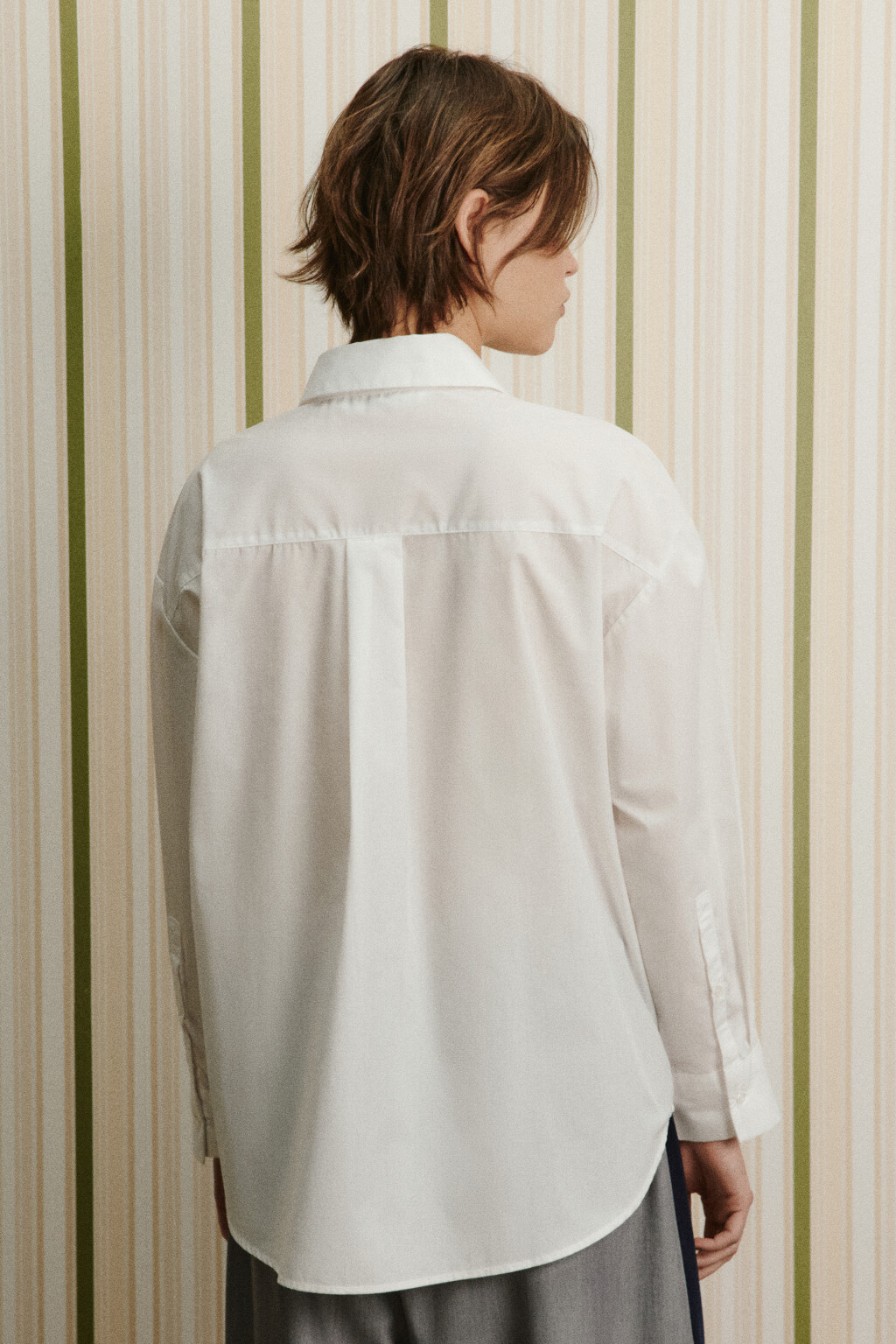 Рубашка oversize с карманом - цвет белый - 5