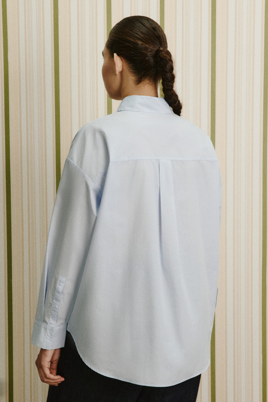 Рубашка oversize с карманом больших размеров - цвет белый - 5