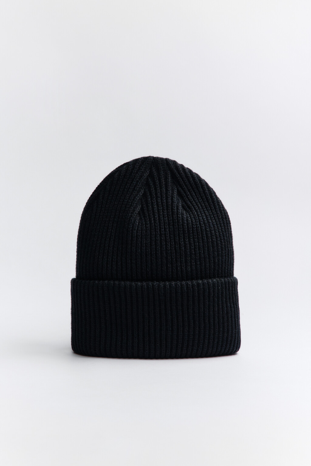 Шапка-бини из переработанных материалов - цвет черный - 4