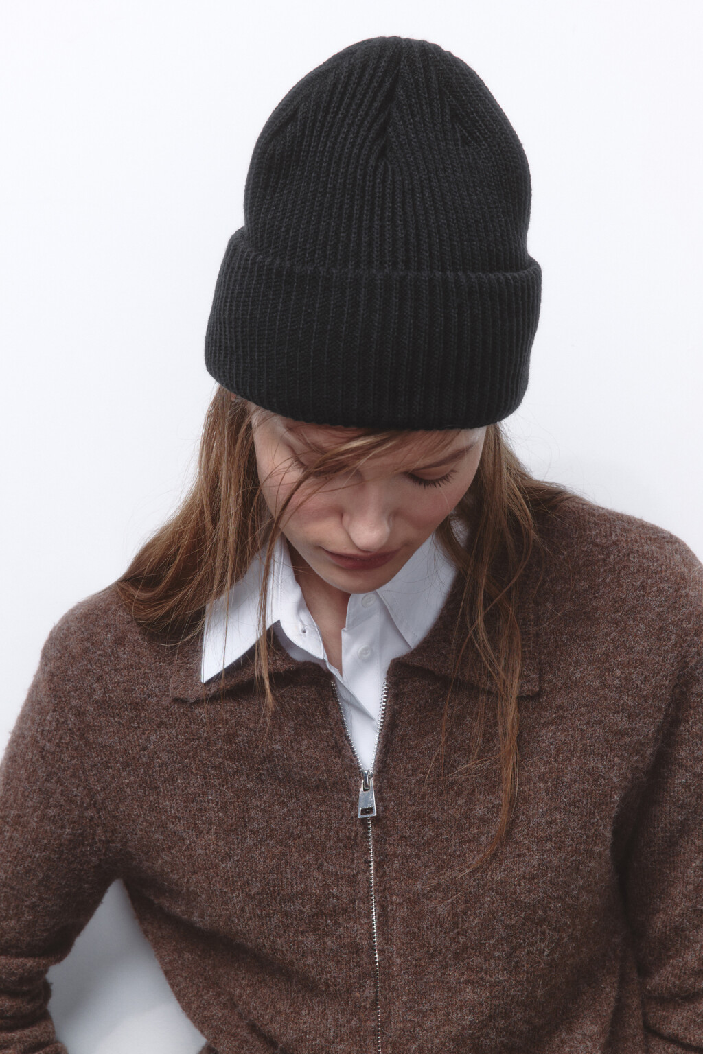 Шапка-бини из переработанных материалов - цвет черный - 1