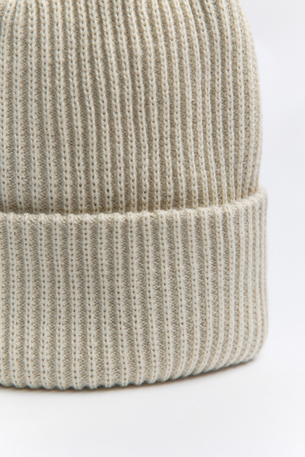 Шапка-бини из переработанных материалов - цвет бежевый - 4