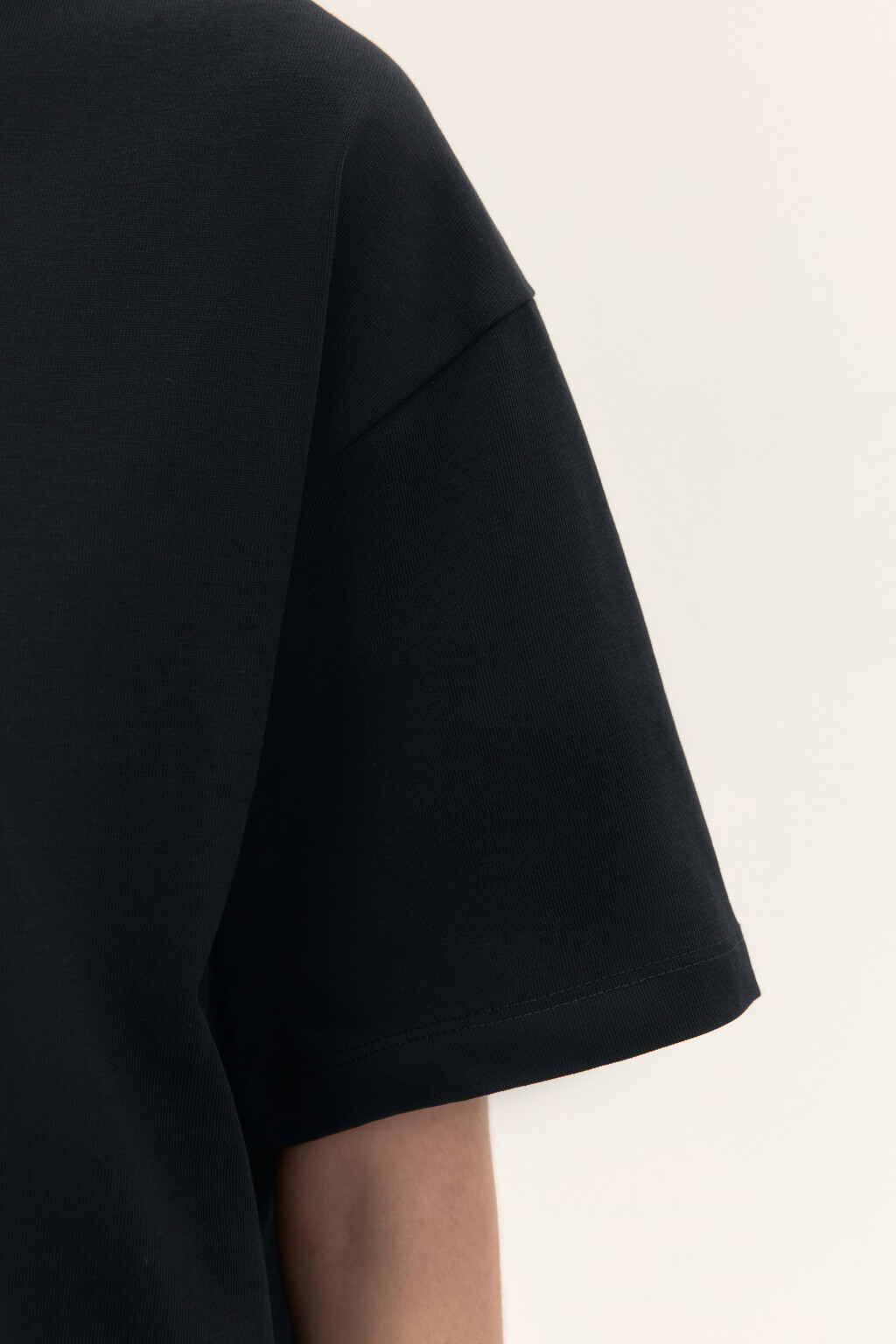 Футболка из плотного трикотажа - цвет черный - 7