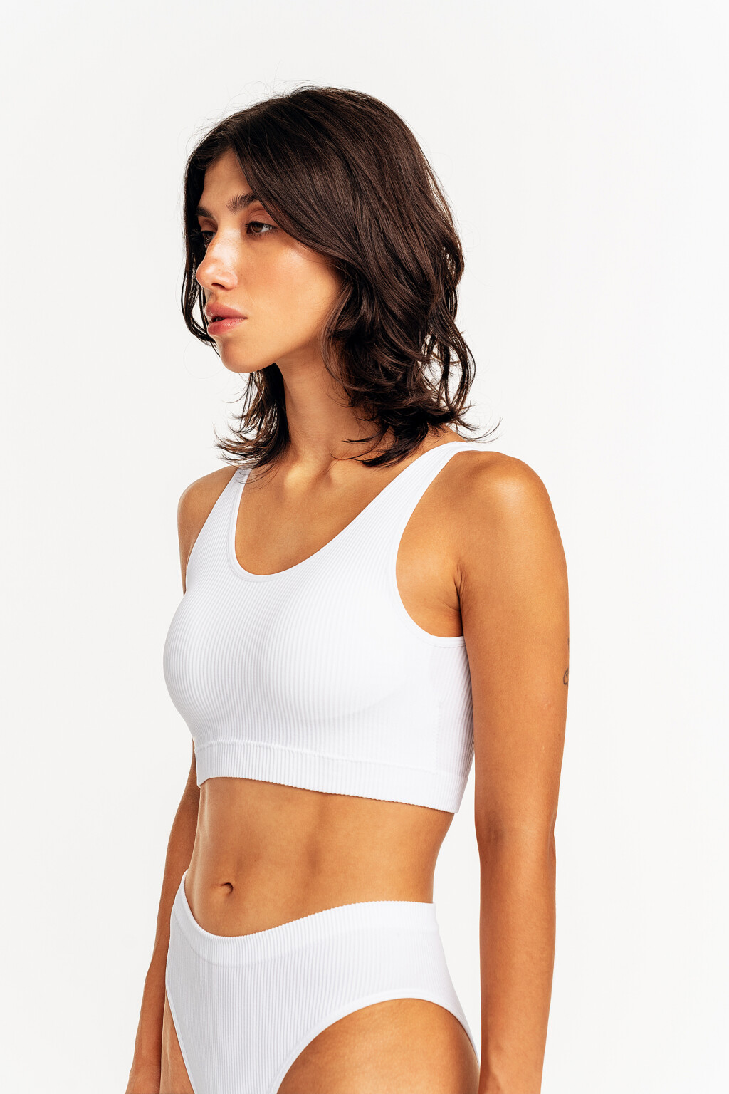 Бюстгальтер спортивный в рубчик - цвет белый - 3