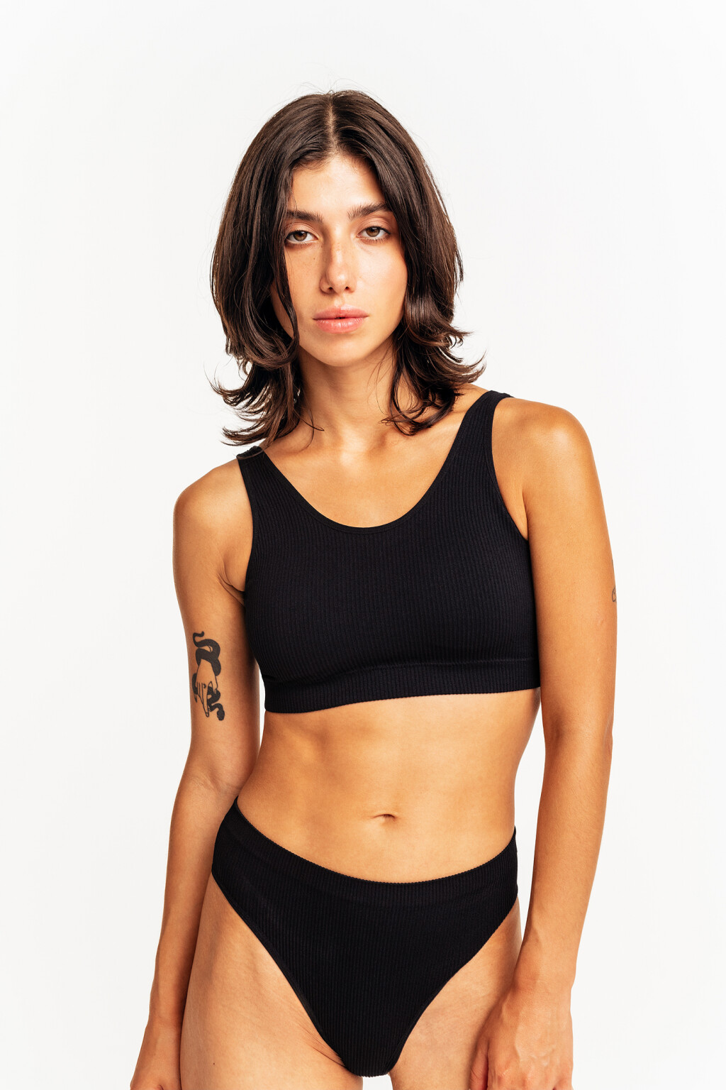 Бюстгальтер спортивный в рубчик - цвет черный - 2