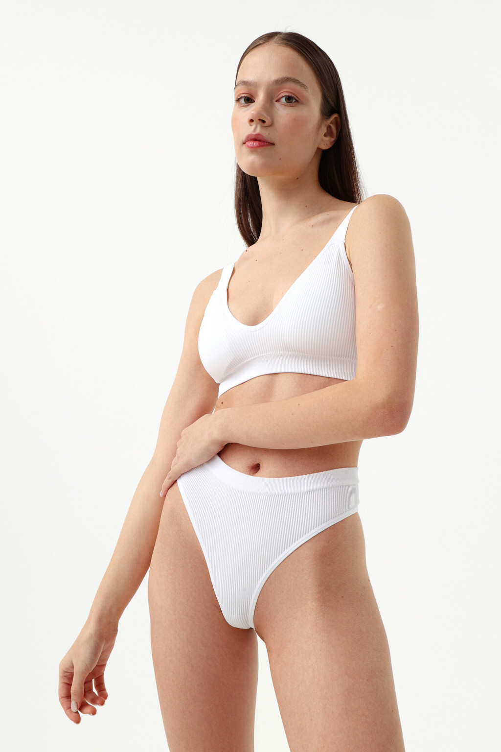 Бюстгальтер-топ на широких бретелях - цвет белый - 3