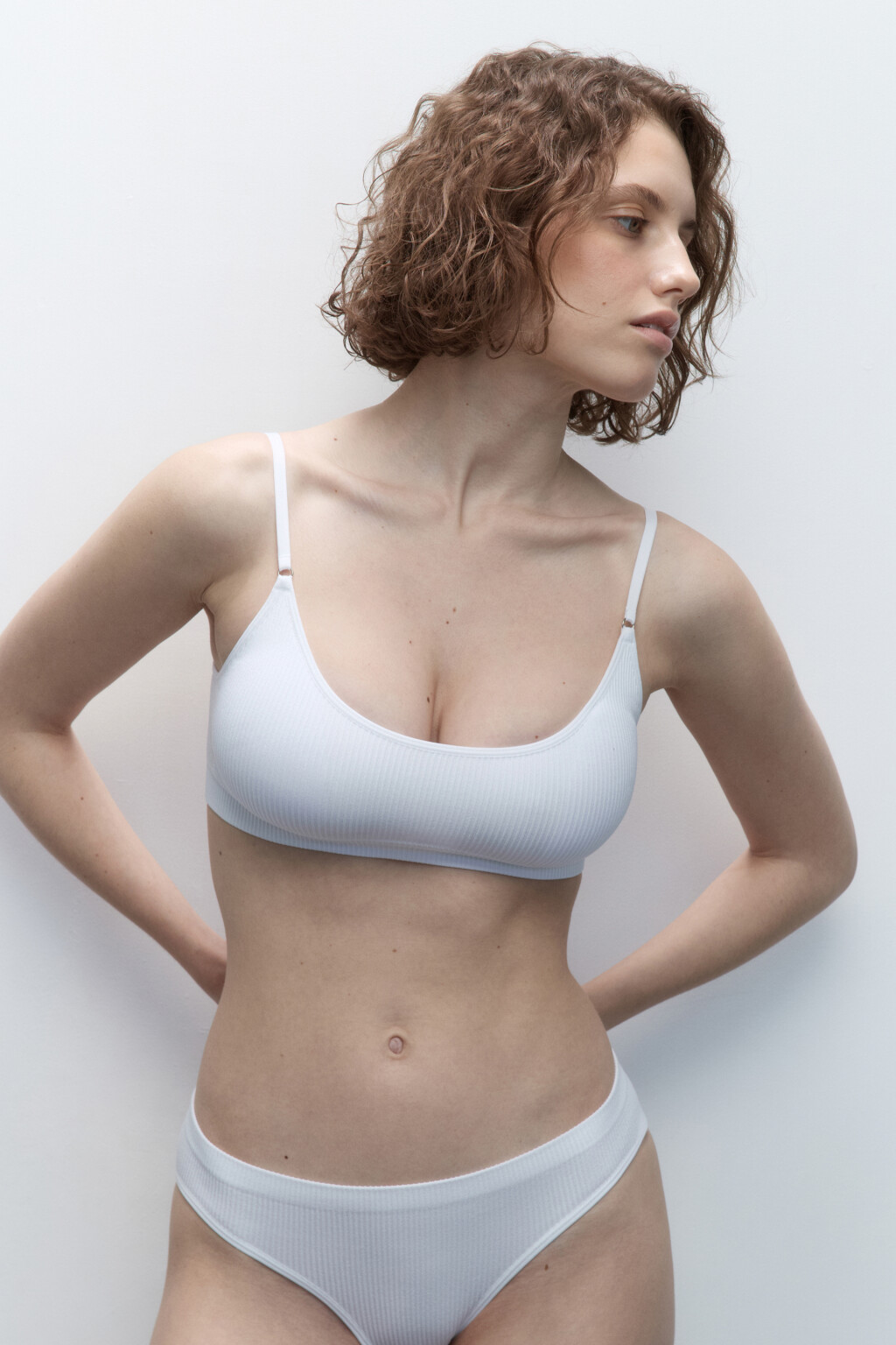 Бюстгальтер-топ KATE бесшовный в рубчик - цвет белый - 3