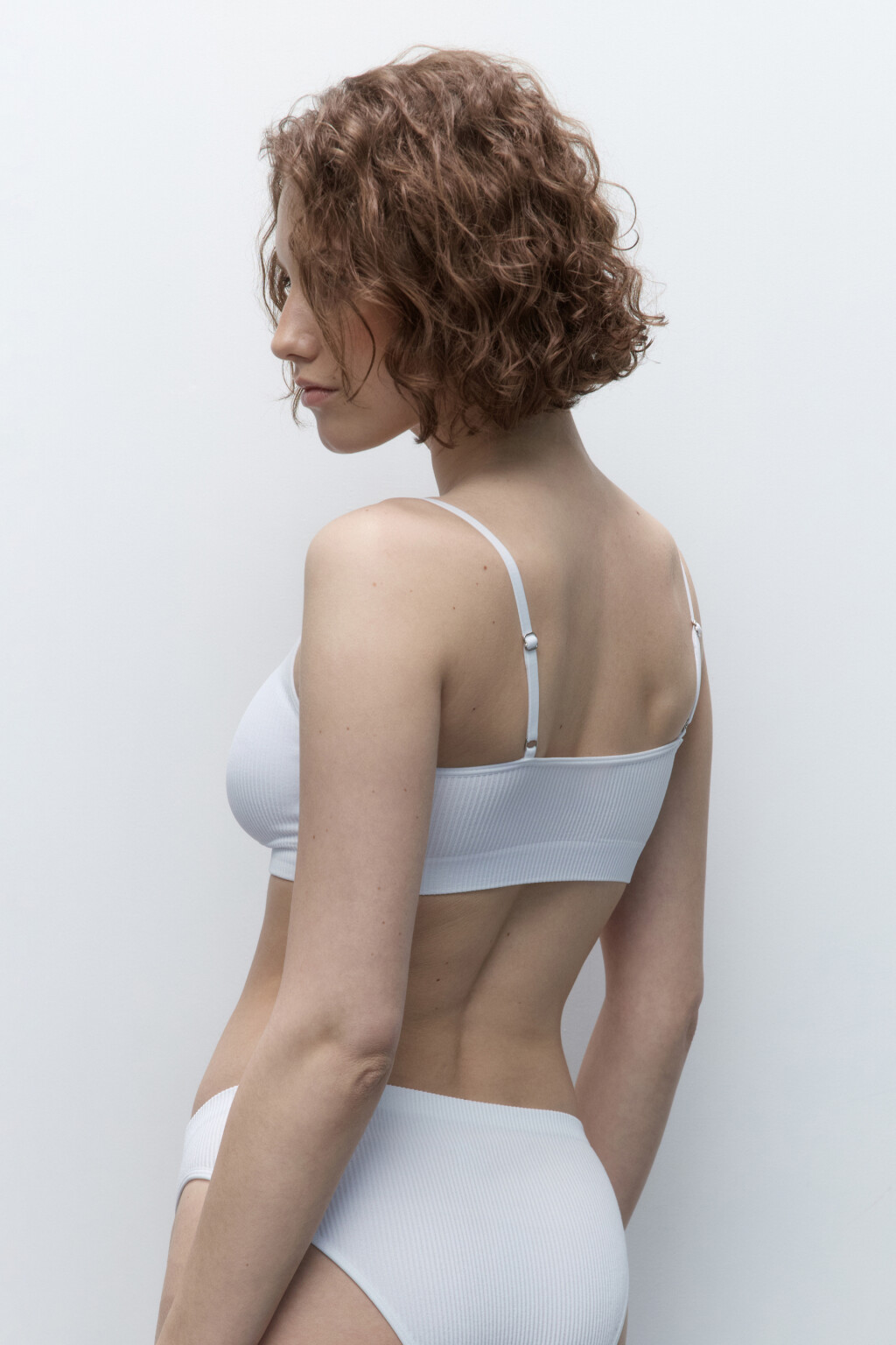Бюстгальтер-топ KATE бесшовный в рубчик - цвет белый - 4
