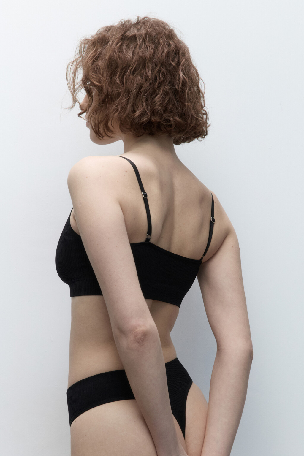 Бюстгальтер-топ KATE бесшовный в рубчик - цвет черный - 3