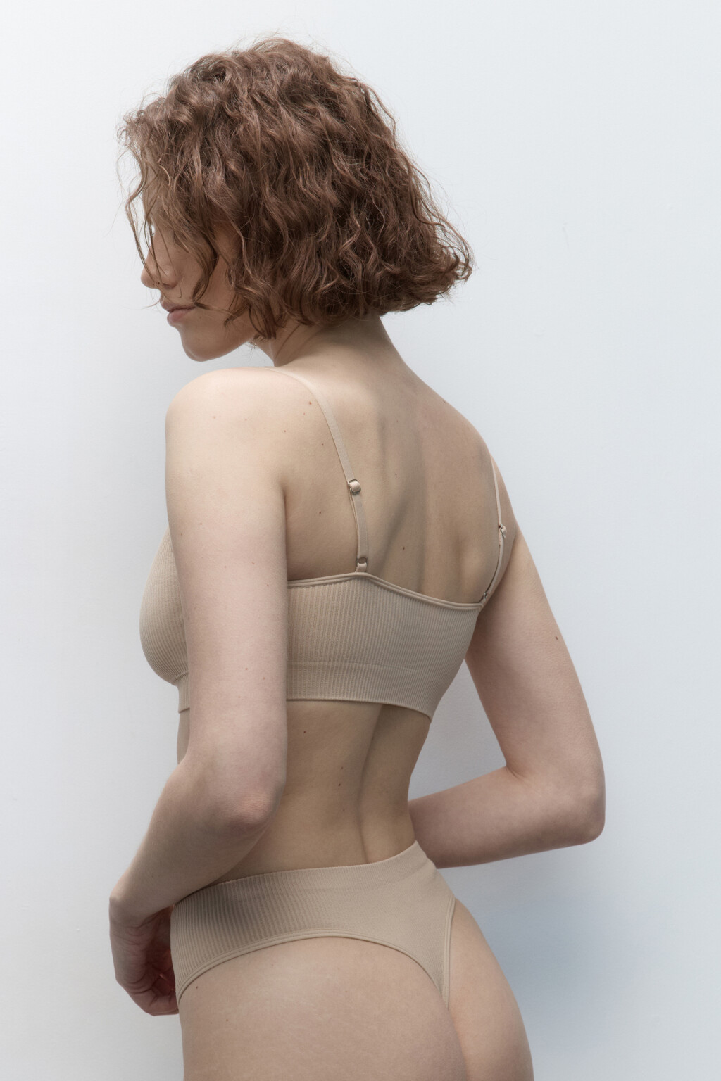 Бюстгальтер-топ бесшовный в рубчик - цвет бежевый - 3