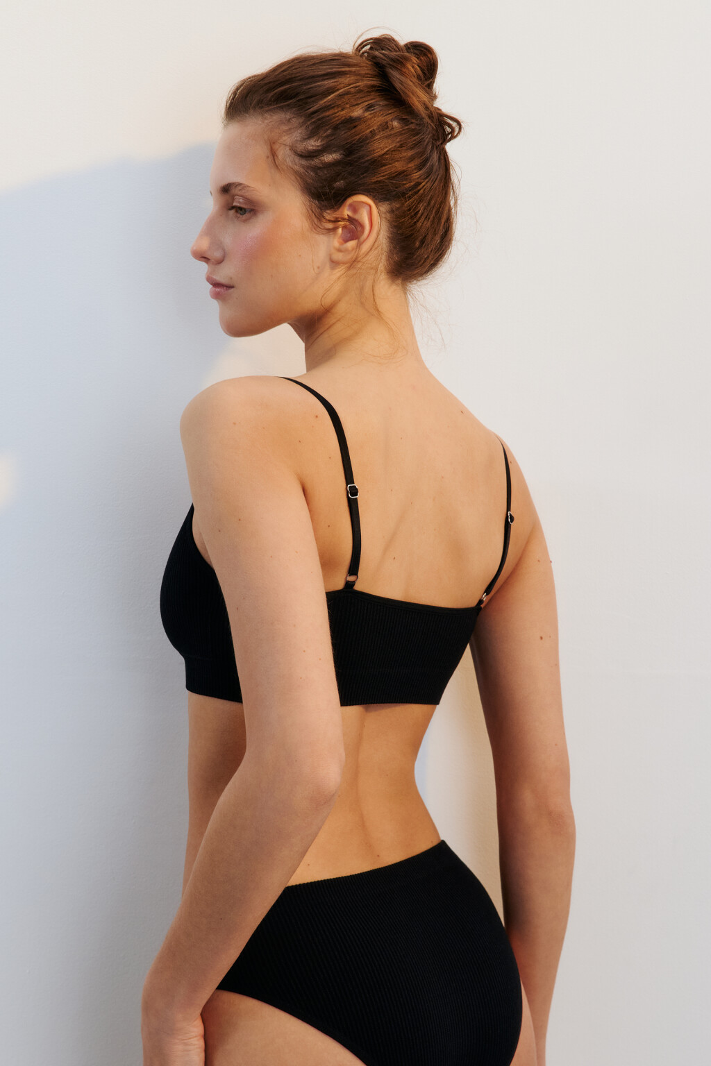 Бюстгальтер-топ KATE бесшовный в рубчик - цвет черный - 3