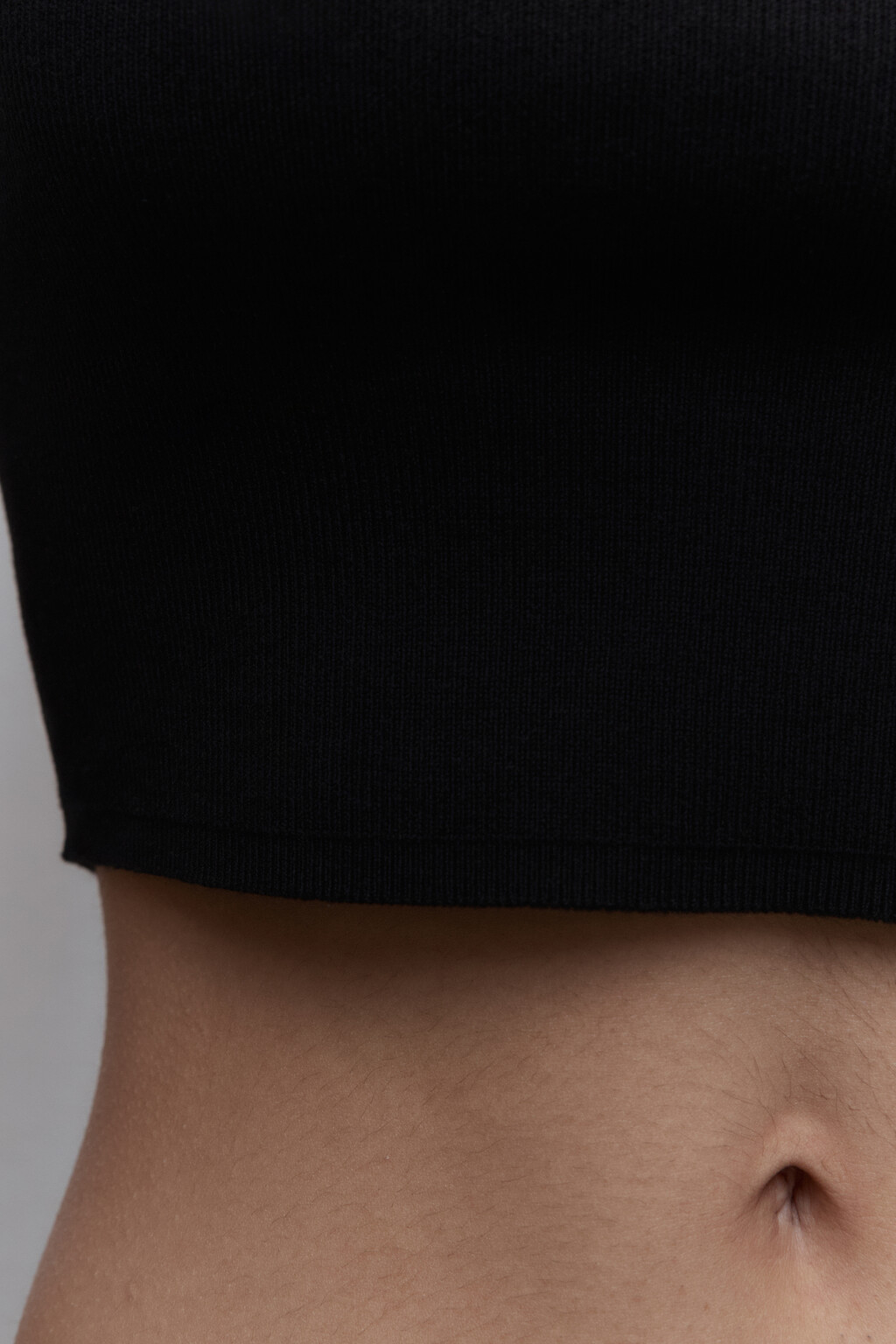 Топ-майка вискозный облегающий тонкой вязки - цвет черный - 8