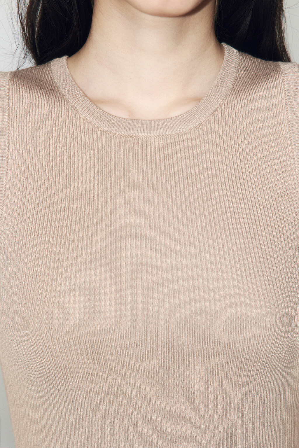 Топ-майка вискозный на широких бретелях - цвет бежевый - 5