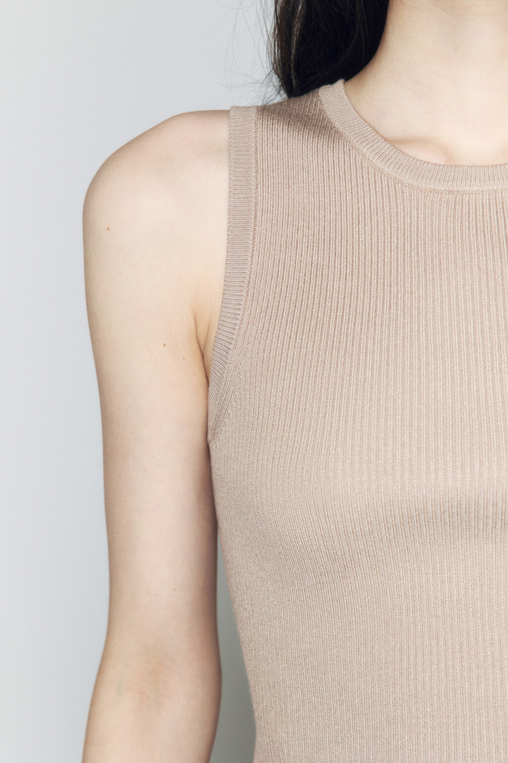 Топ-майка вискозный на широких бретелях - цвет бежевый - 6