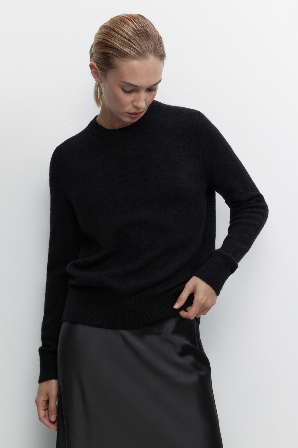 Джемпер толстой вязки базовый - цвет черный - 1