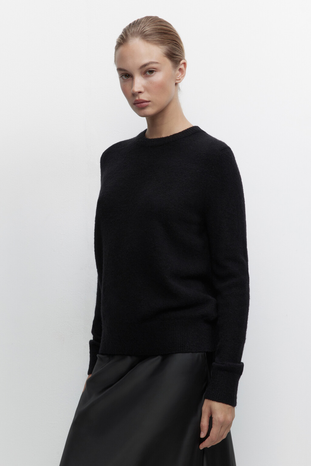 Джемпер толстой вязки базовый - цвет черный - 2