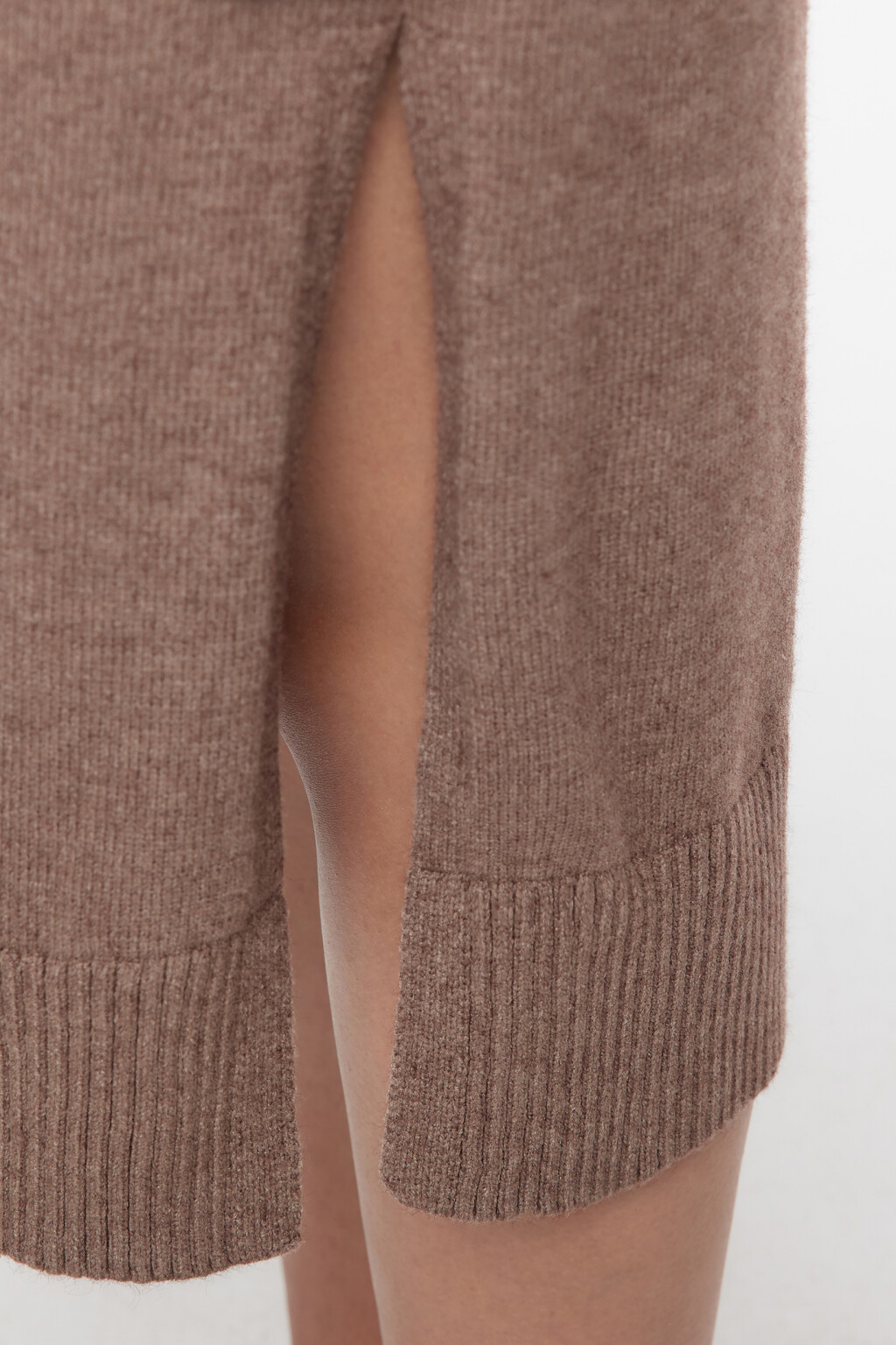 Платье-свитер KnitMidiDress вязаное с разрезом - цвет бежевый - 7