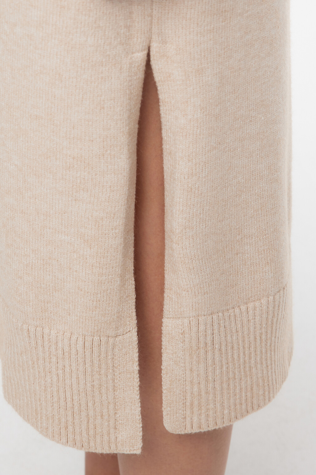 Платье-свитер KnitMidiDress вязаное с разрезом - цвет бежевый - 6