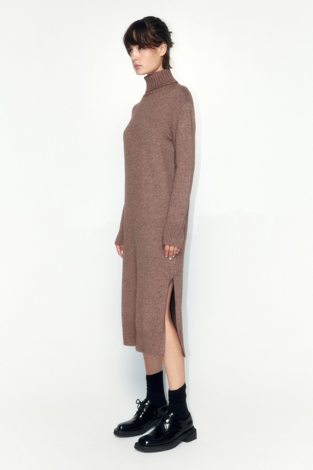 Платье-свитер миди вязаное свободное с разрезом - цвет бежевый - 3