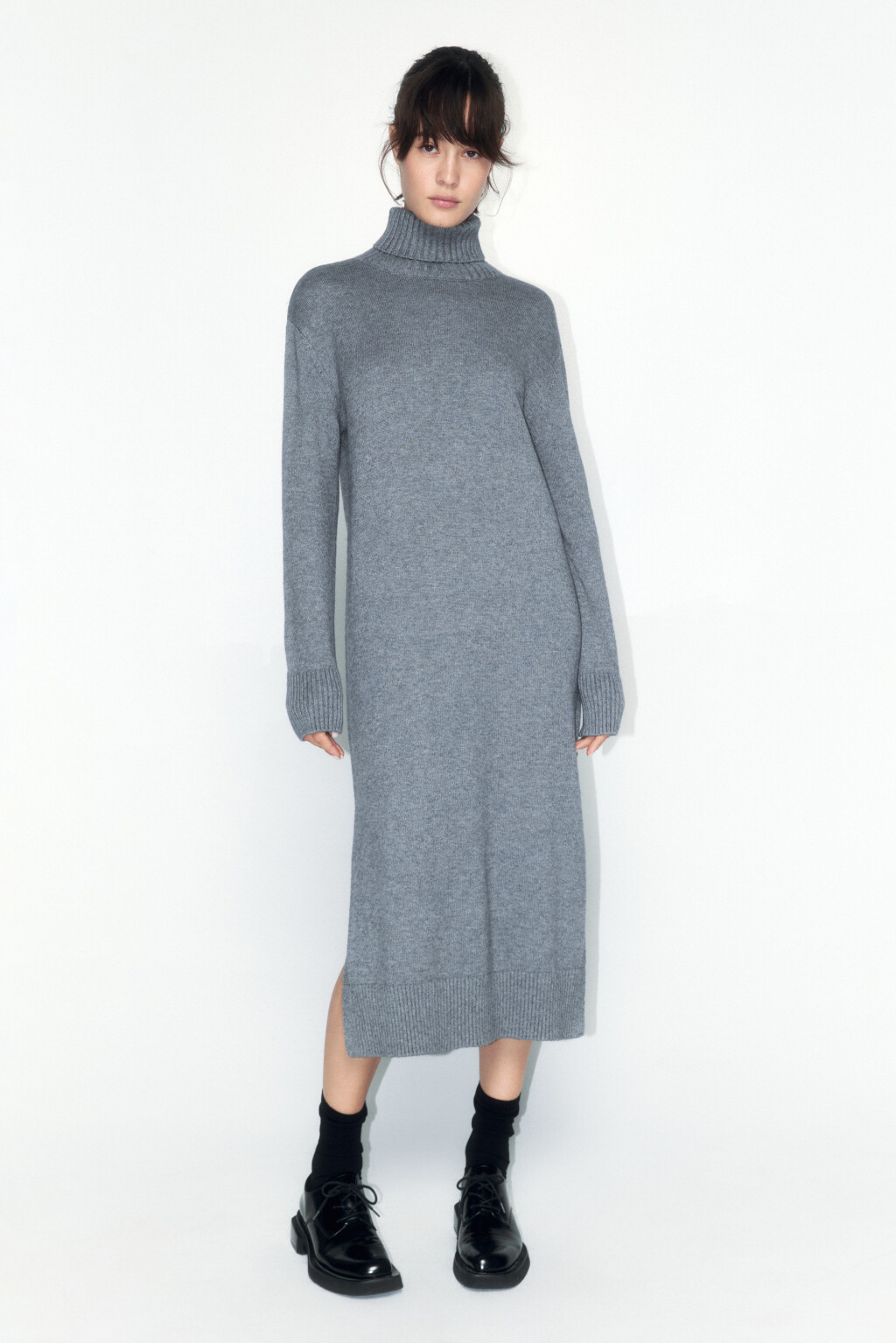 Платье-свитер миди вязаное свободное с разрезом - цвет серый - 2