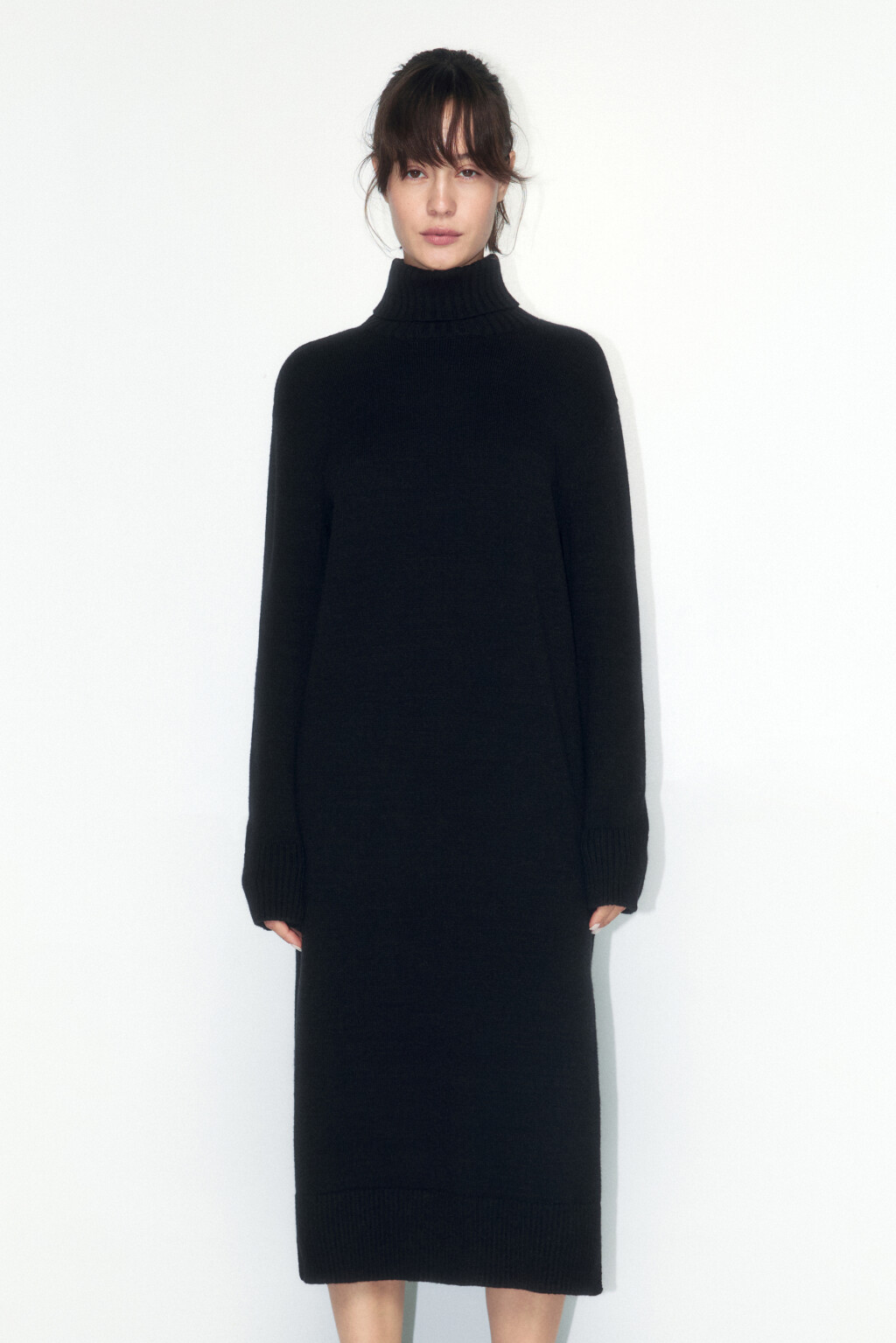 Платье-свитер миди вязаное свободное с разрезом - цвет черный - 8