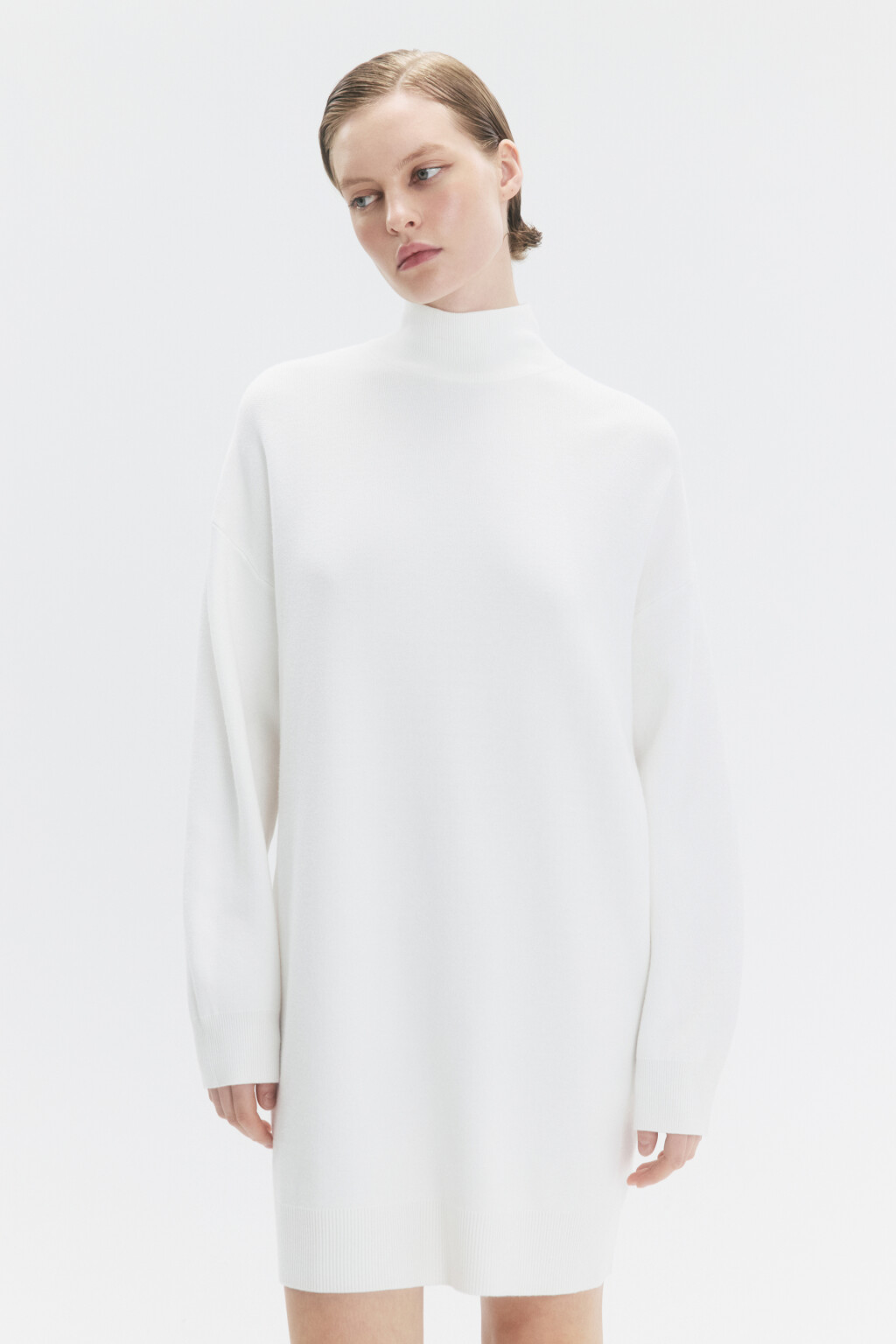 Платье-свитер мини вискозное с воротником - цвет молочный - 2