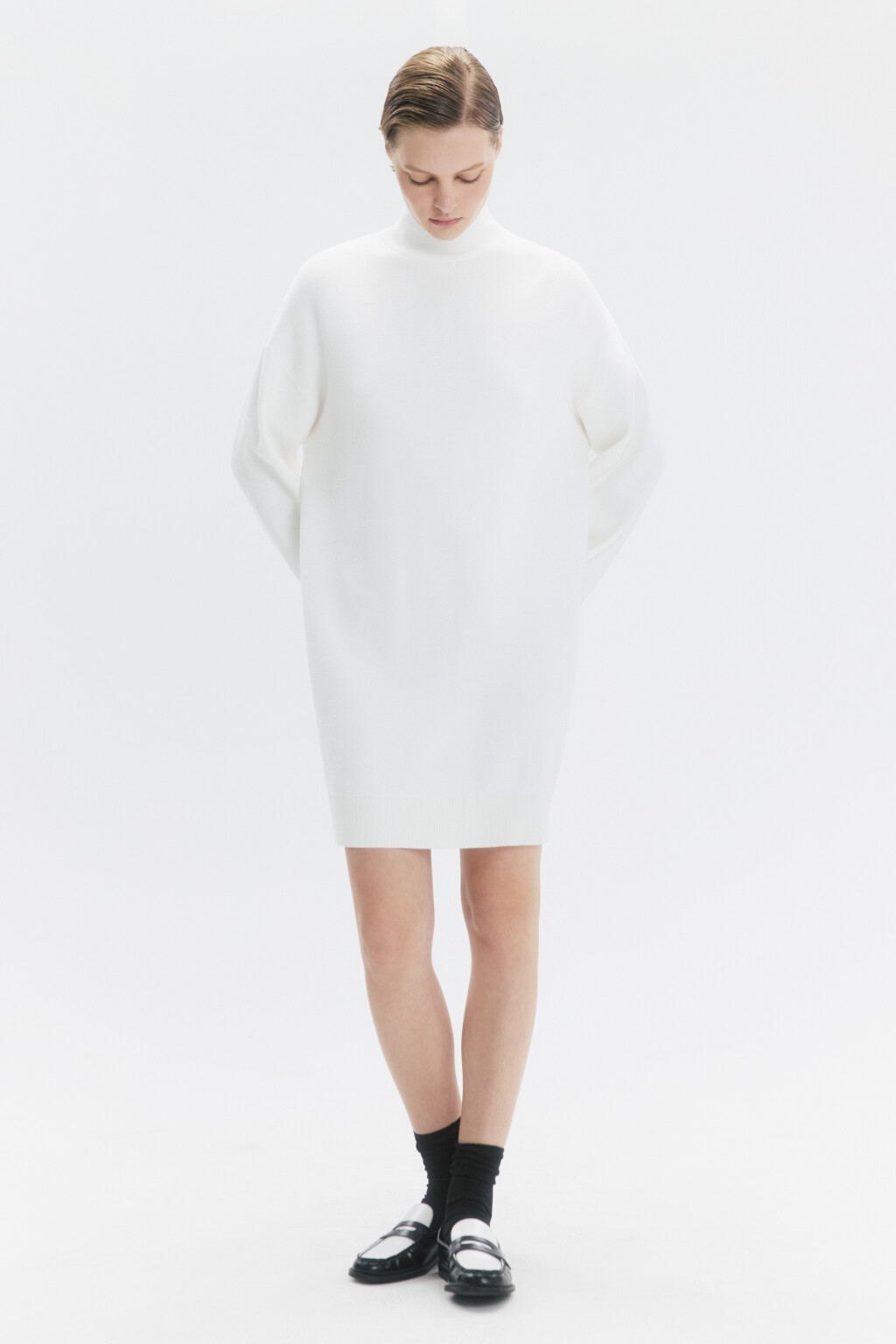 Платье-свитер мини вискозное с воротником - цвет молочный - 5