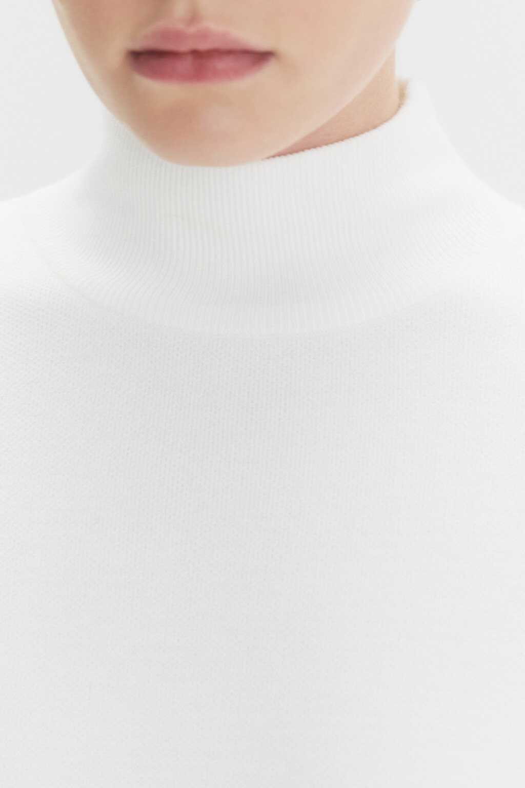 Платье-свитер мини вискозное с воротником - цвет молочный - 6