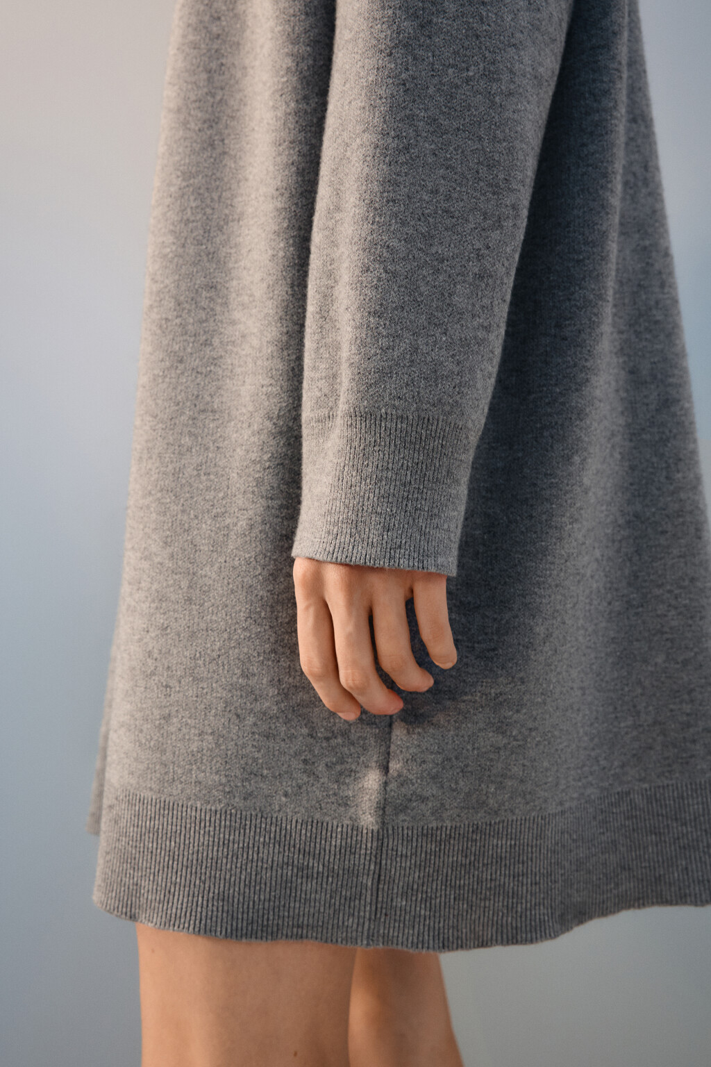 Платье мини вязаное с воротником-стойкой - цвет серый - 6