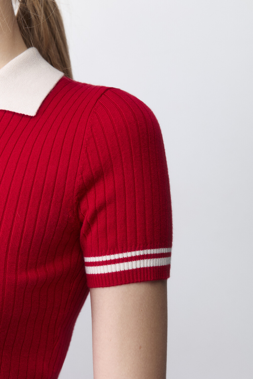 Футболка-поло вискозная в рубчик - цвет красный - 6