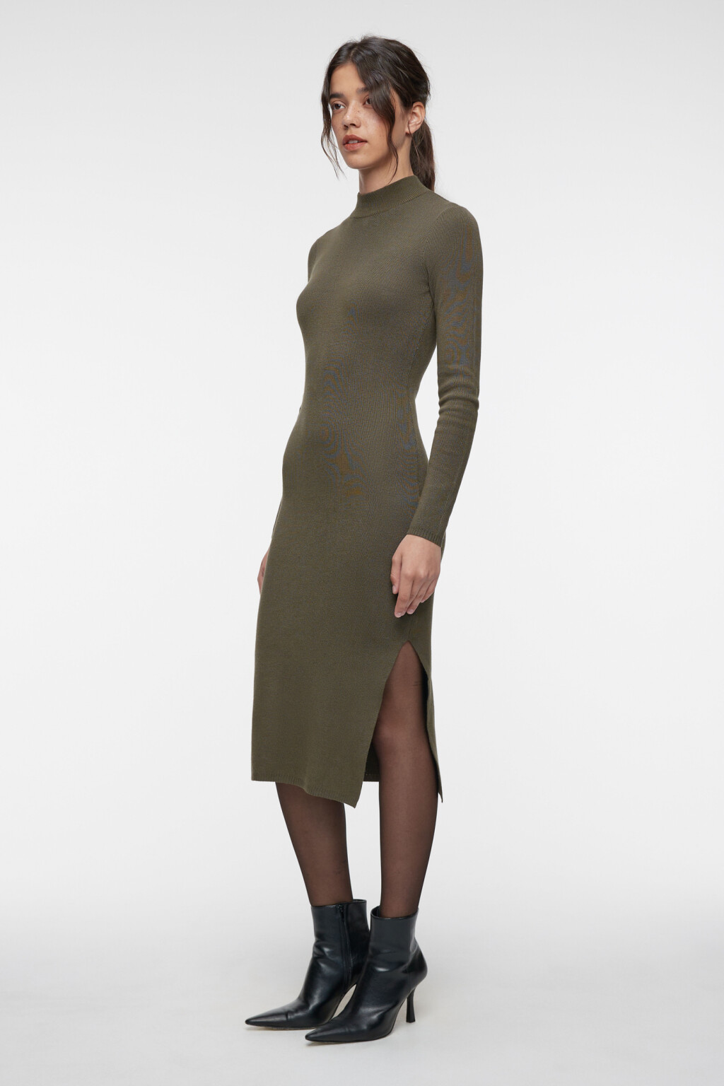 Платье-водолазка миди вискозное облегающее в рубчик - цвет зеленый - 2