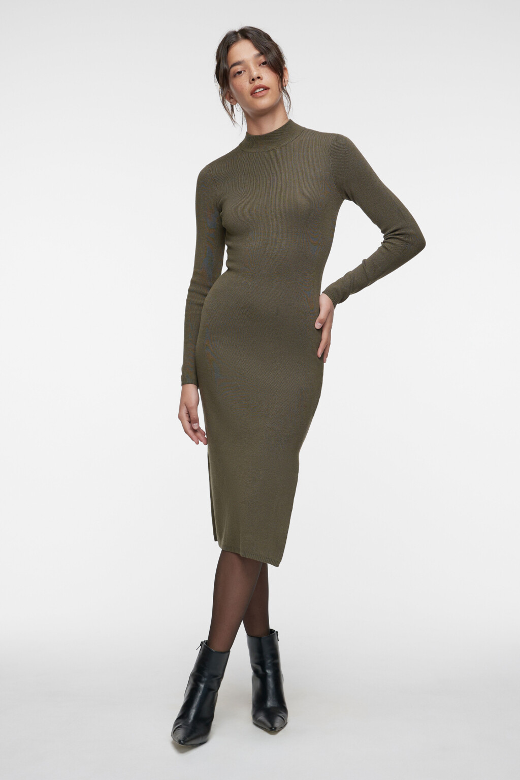 Платье-водолазка миди вискозное облегающее в рубчик - цвет зеленый - 4
