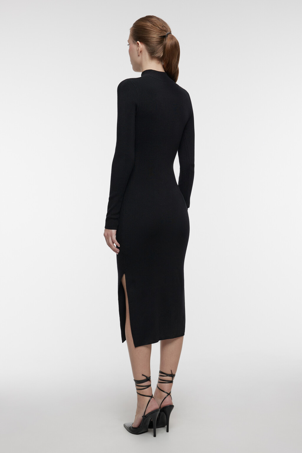 Платье-водолазка миди вискозное облегающее в рубчик - цвет черный - 3