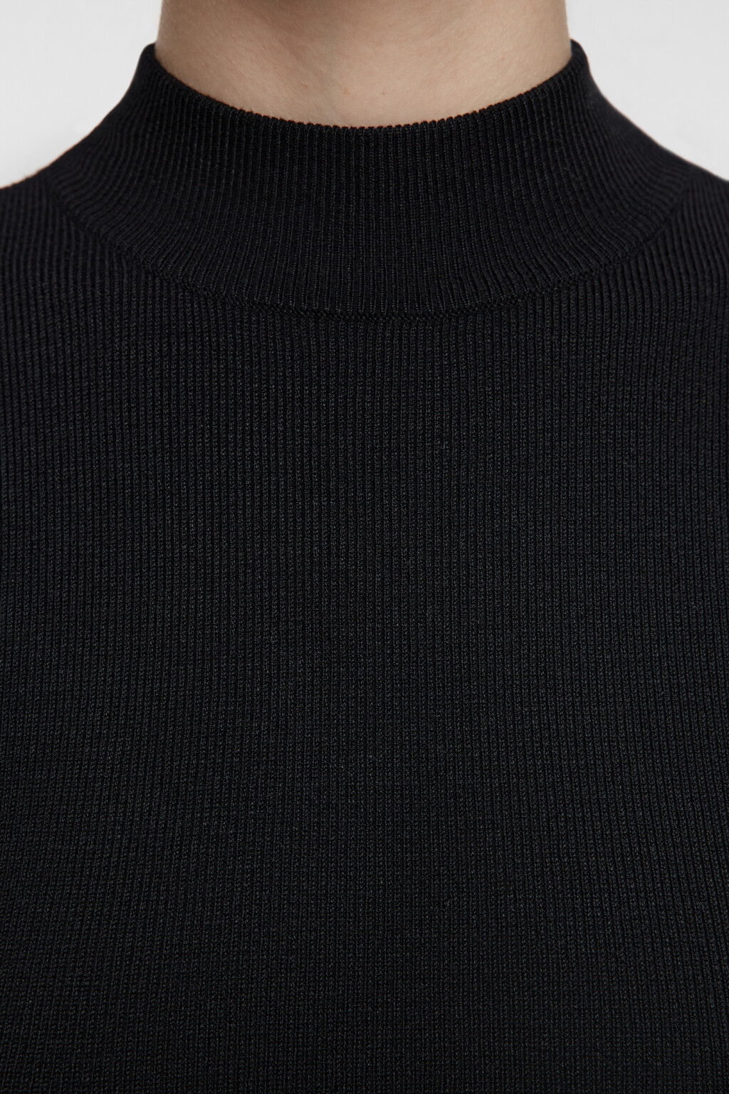 Платье-водолазка миди вискозное облегающее в рубчик - цвет черный - 5