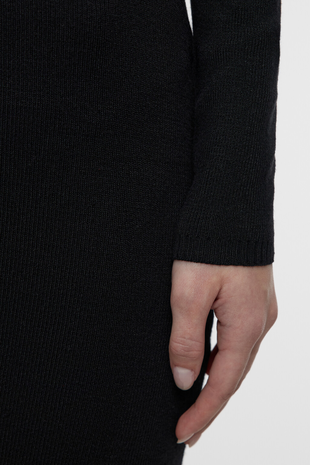 Платье-водолазка миди вискозное облегающее в рубчик - цвет черный - 6