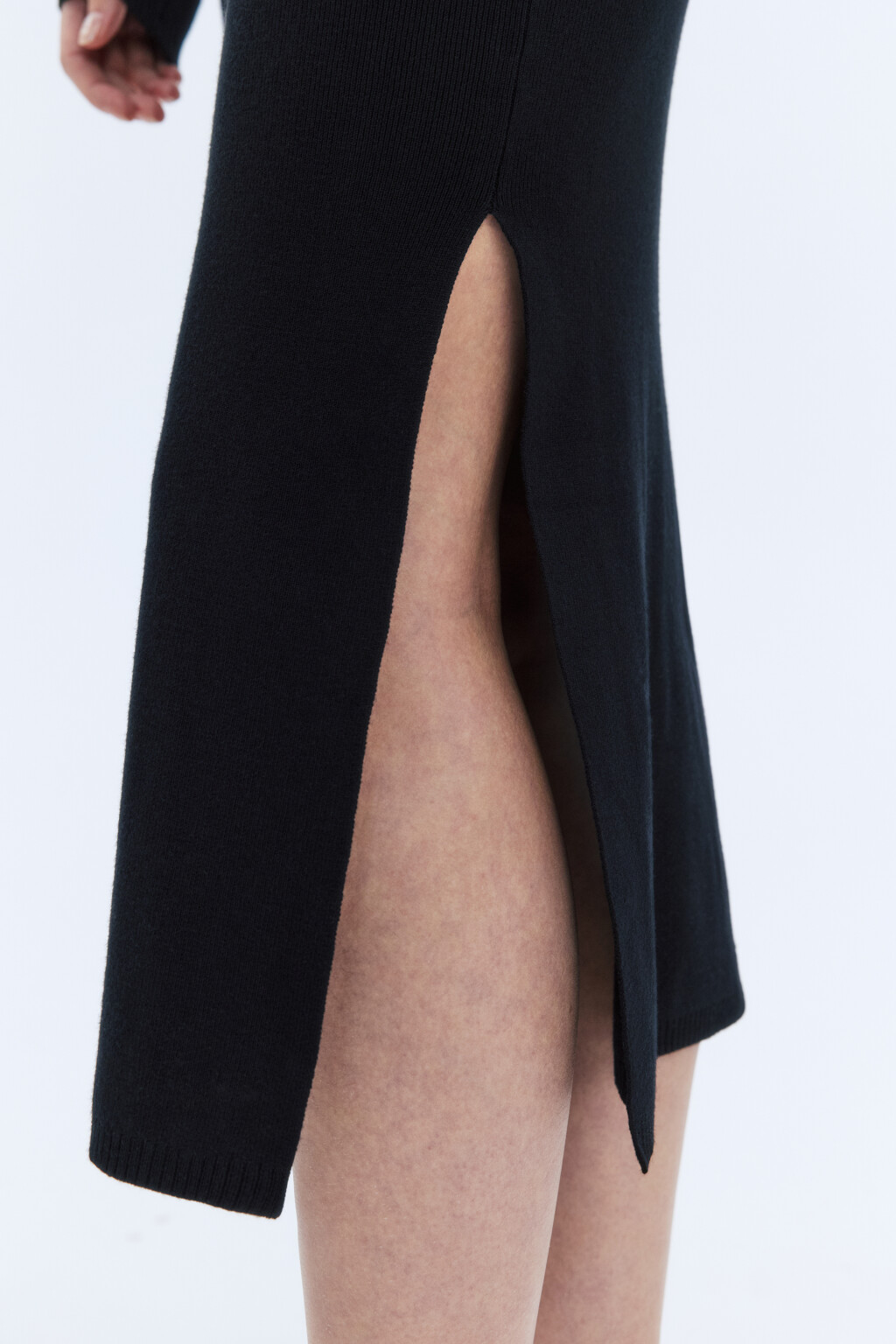 Платье миди вязаное облегающее с разрезом - цвет черный - 7