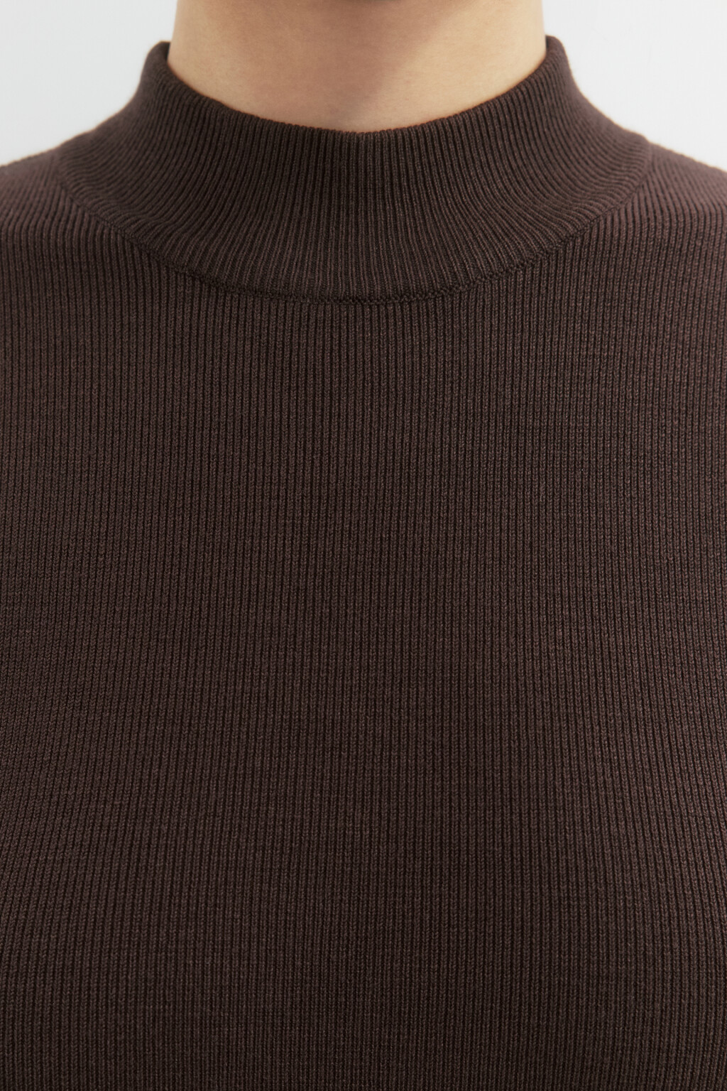 Платье-водолазка миди вискозное в рубчик - цвет коричневый - 6