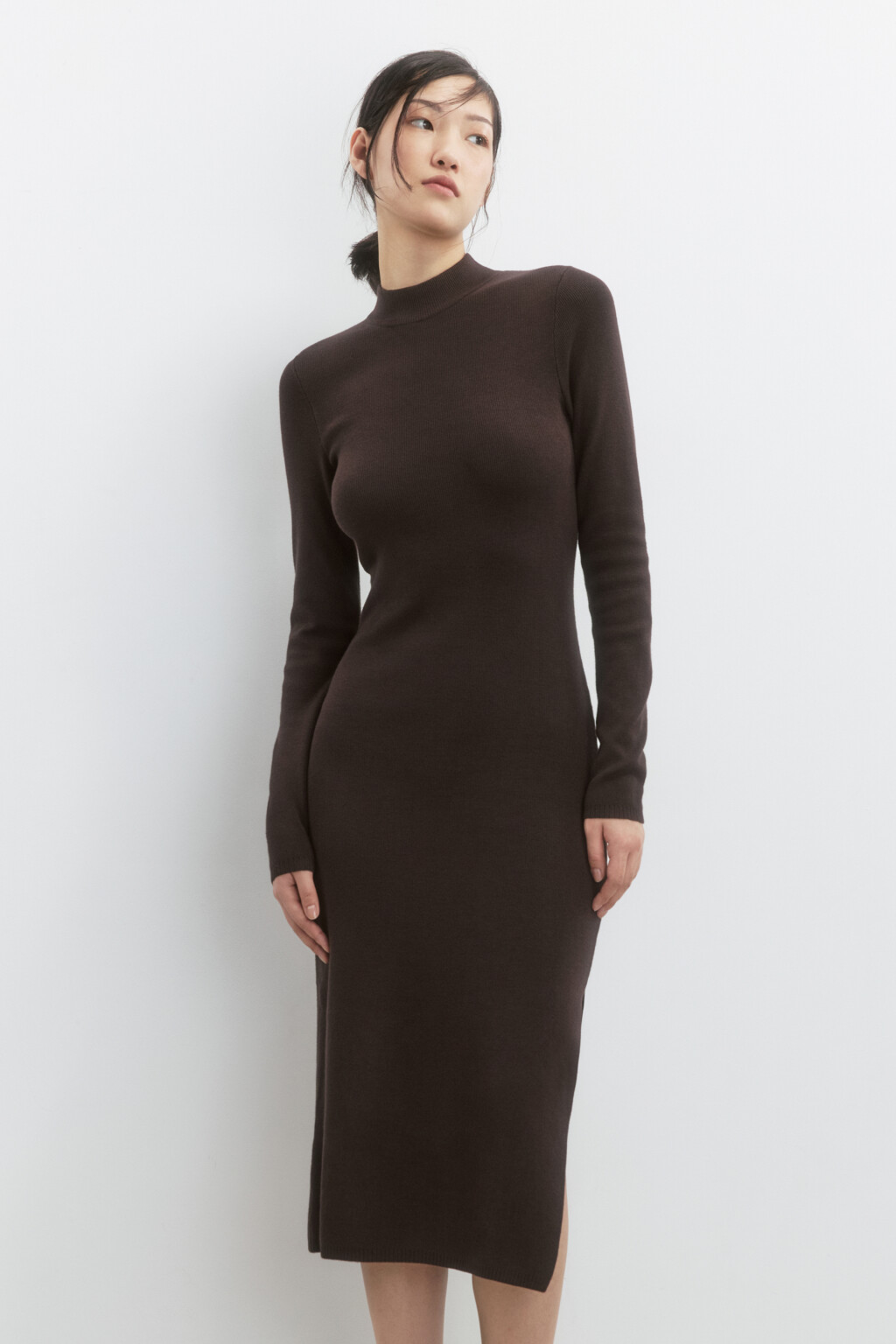 Платье-водолазка миди вискозное в рубчик - цвет коричневый - 7