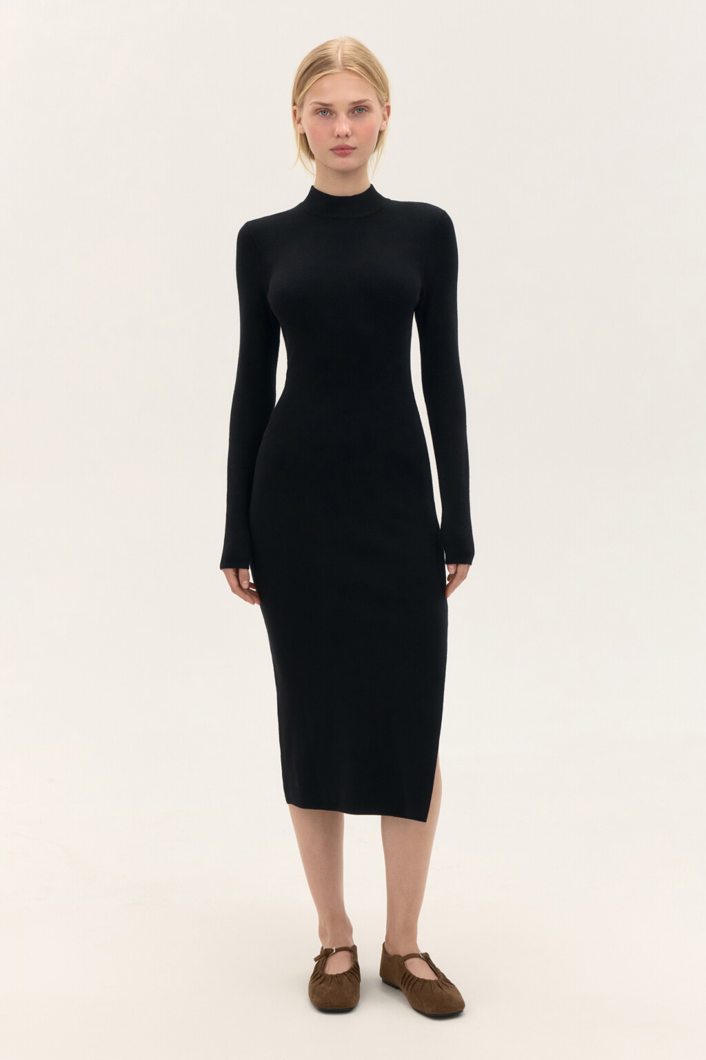 Платье-водолазка миди в рубчик - цвет черный - 2