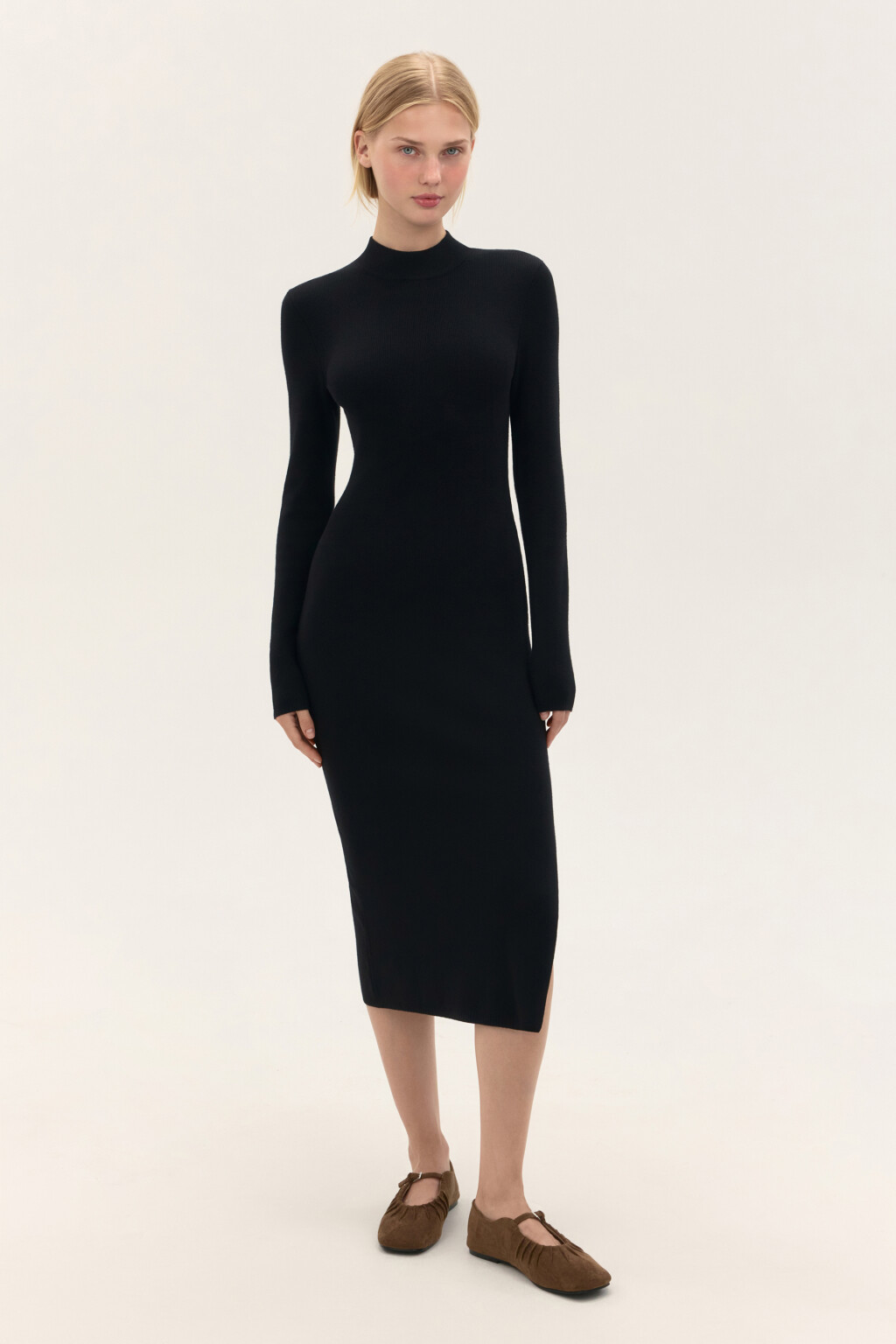 Платье-водолазка миди в рубчик - цвет черный - 4