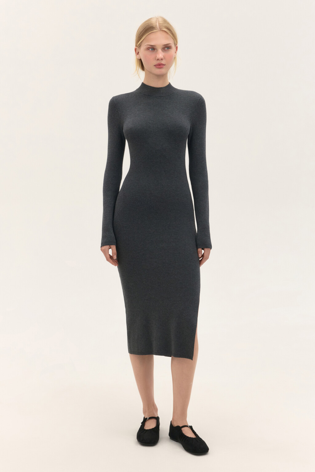 Платье-водолазка миди в рубчик - цвет серый - 4